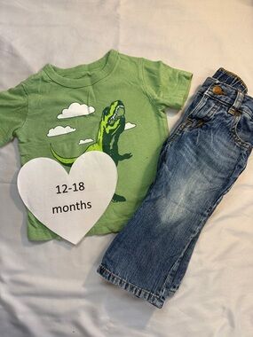 GAP - 2 piece set  - sustainable jeans and top. Size 12 to 18 months